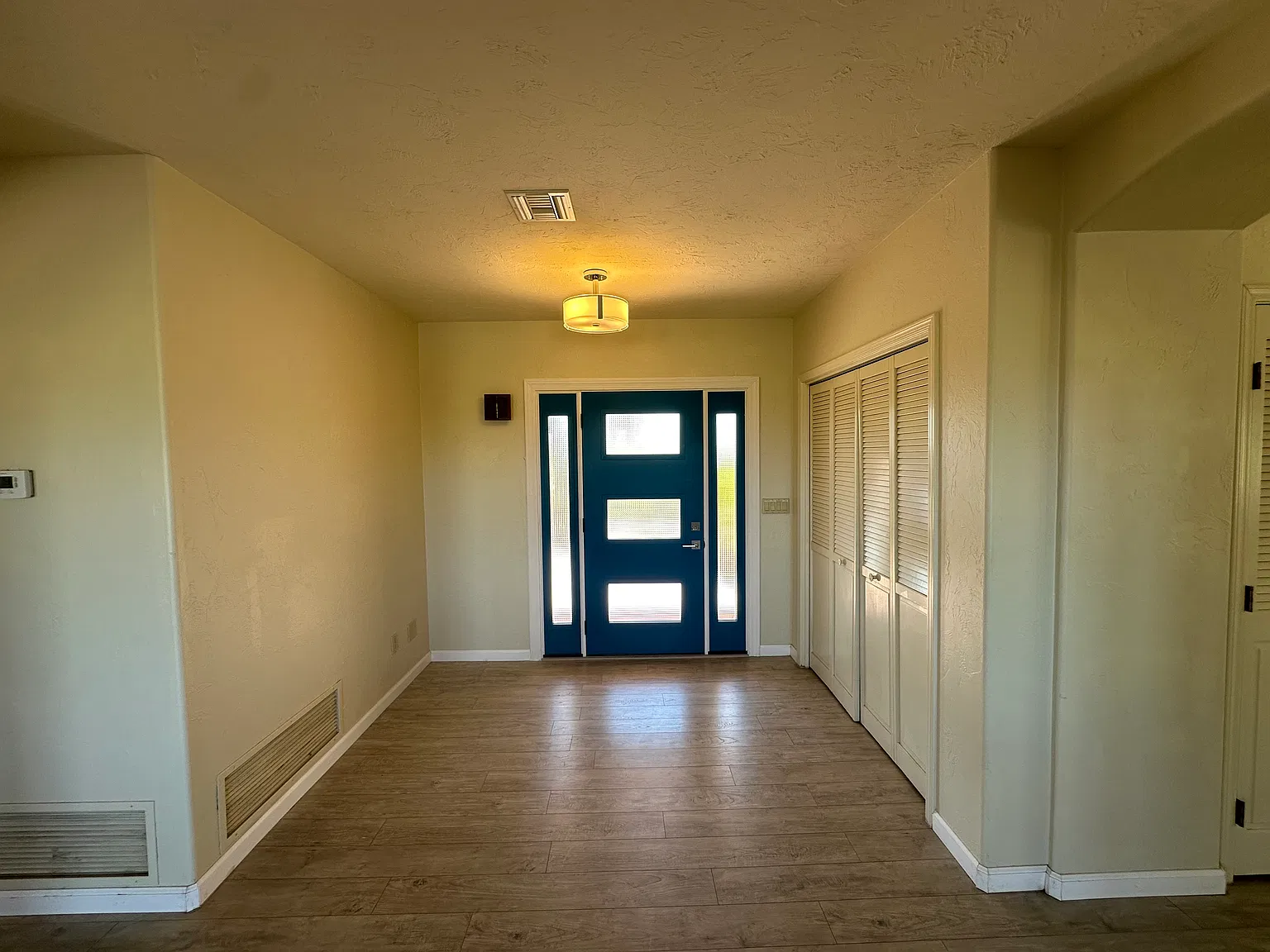 3 bed, 1965 sqft, $3,000 — Photo 3