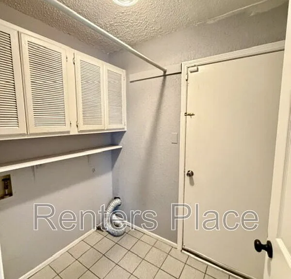 1920 N Desert Palm Ave — Photo 8