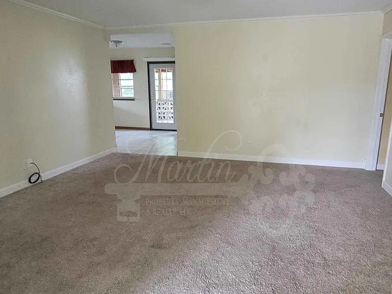 4307 N Aydelotte Ave — Photo 3