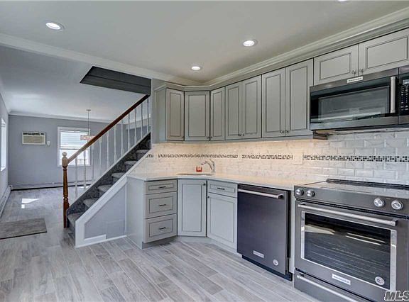 2nd image of 54 Parkside Dr N