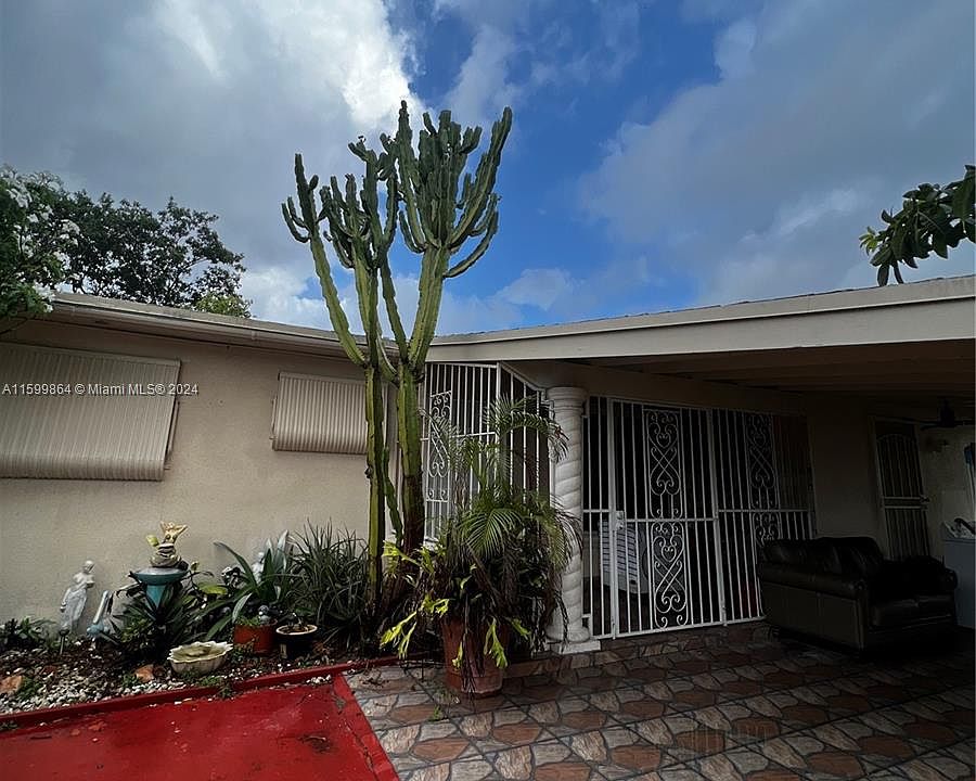 2nd image of 629 SW 4th St