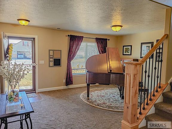 3rd image of 3064 N Oscar Ave