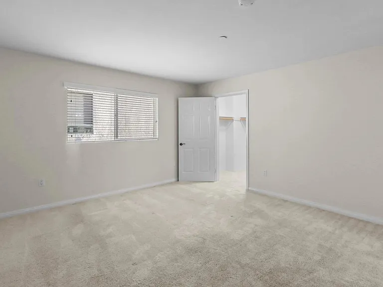 4262 Lindblade Dr #240 — Photo 10