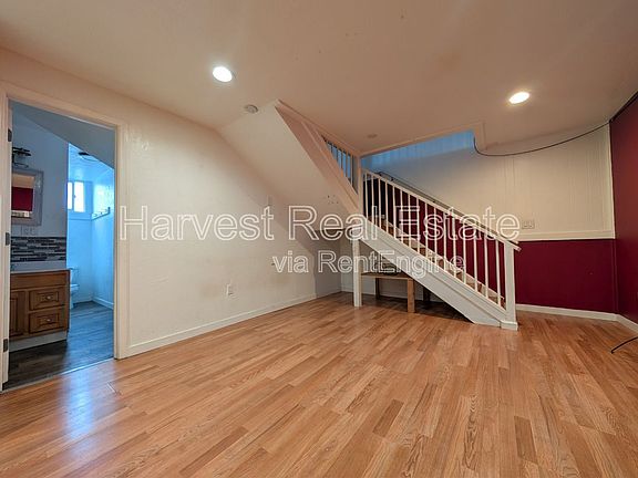 3rd image of 814 E 23rd St