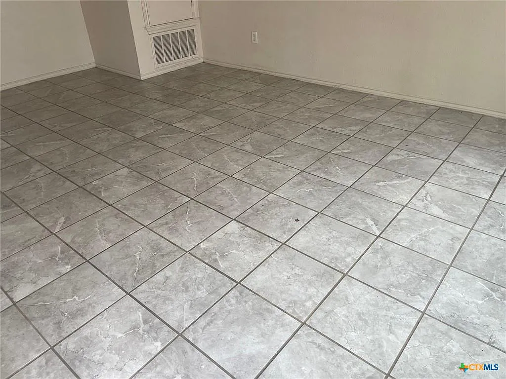 2 bed, 1.5 bath, 980 sqft, $800 — Photo 4