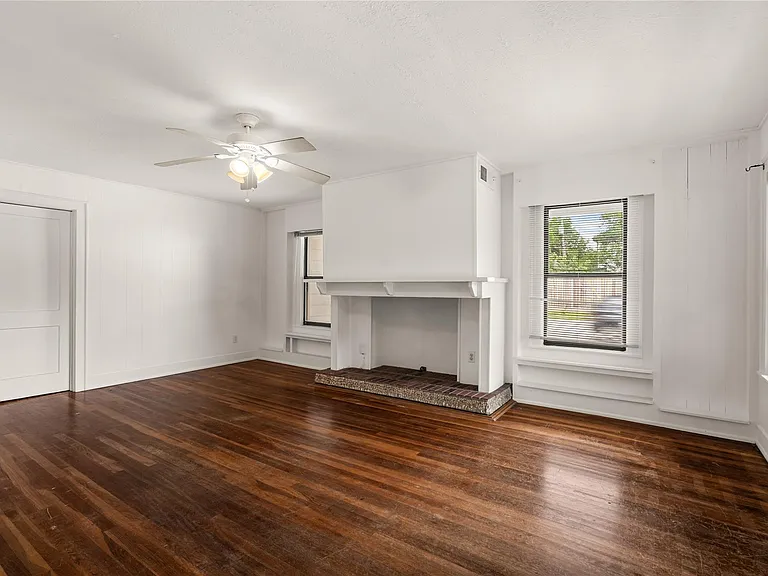 2202 W Main St — Photo 3
