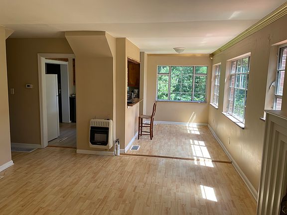 2nd image of 1313 Nichols Pl