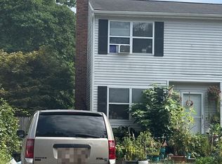 96 Pinewood Dr, Shirley, NY 11967