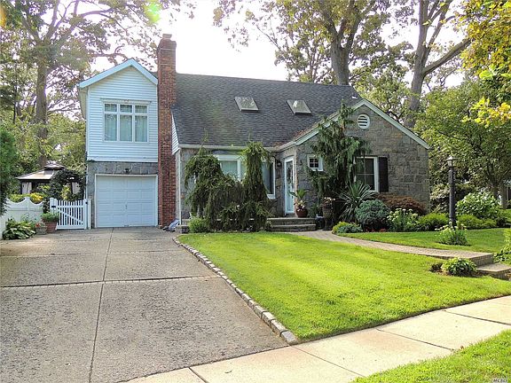 3rd image of 25 Pinewood Ln