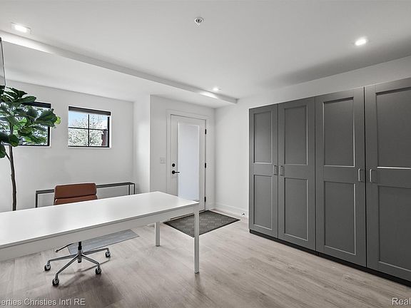 4th image of 533 E Harrison Ave #35