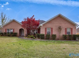 61 Fawn Ridge Dr, Decatur, AL 35603