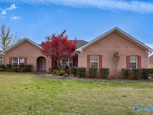 61 Fawn Ridge Dr, Decatur, AL 35603