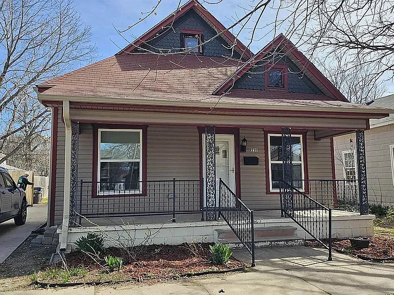 220 S Millwood Ave — Photo 1