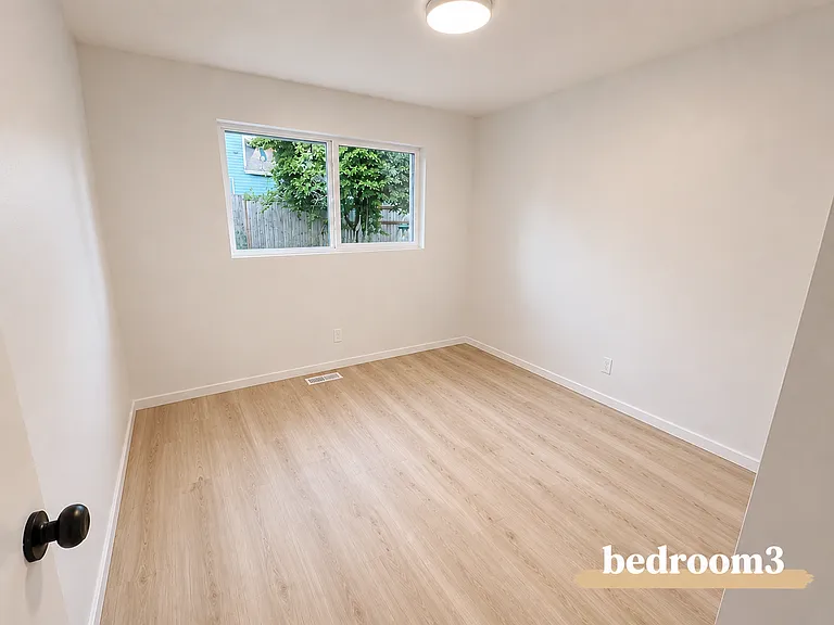 1008 Anacortes Ave NE — Photo 7