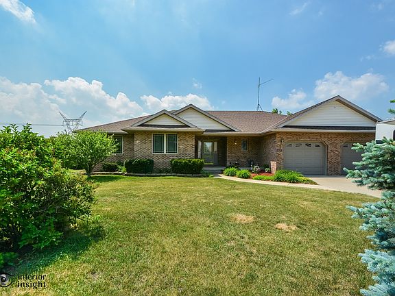 3rd image of 270 Fairway Dr