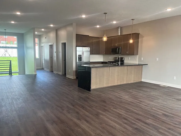 626 N 46th St — Photo 13
