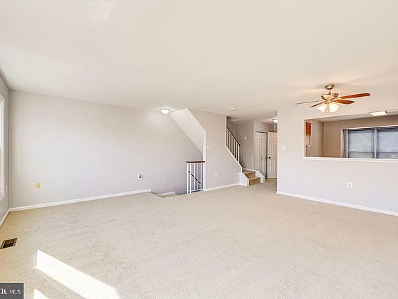 4th image of 10243 Jamaica Ln