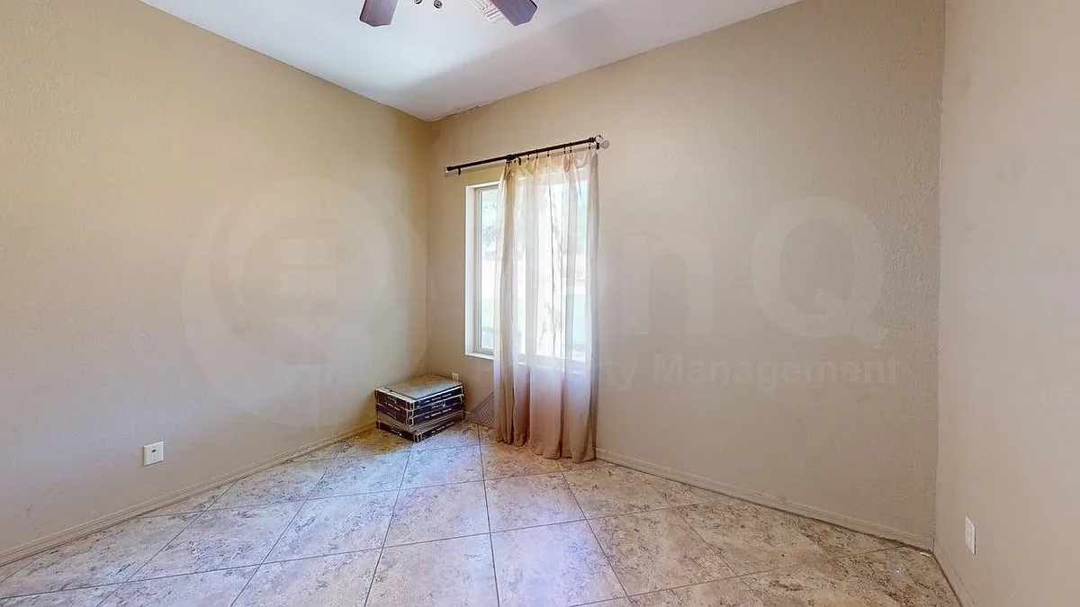 6 bed, 3.5 bath, 2758 sqft, $2,400 — Photo 4