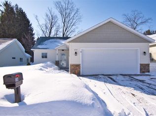 214 Bluffs Ridge Ct, Duluth, MN 55811