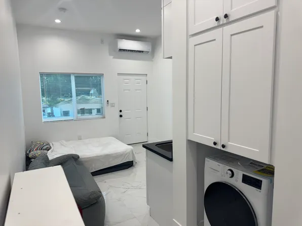 4525 Dunsmore Ave #B, La Crescenta, CA 91214