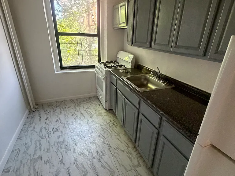 3470 Cannon Pl #J23 — Photo 2