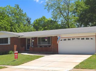 712 Whitewillow Ln, Ballwin, MO 63021