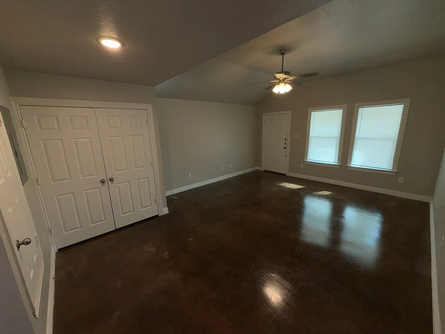 906 South 18th Street — Photo 2