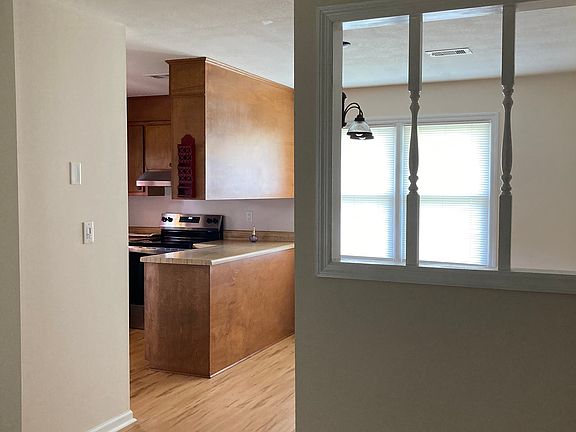 4th image of 4552 Greystone Dr