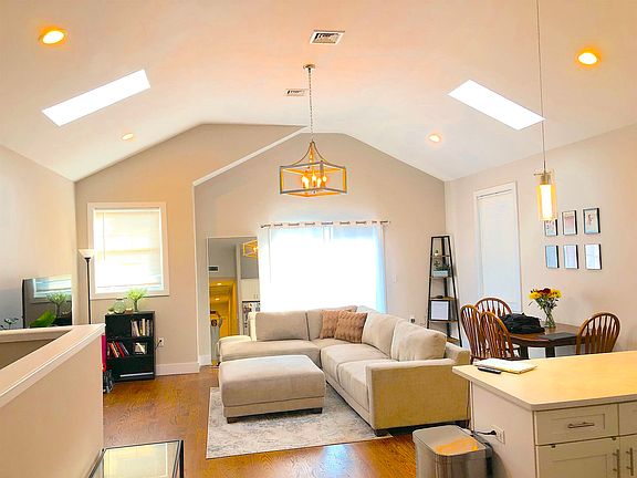 4th image of 268 Griffith St #2