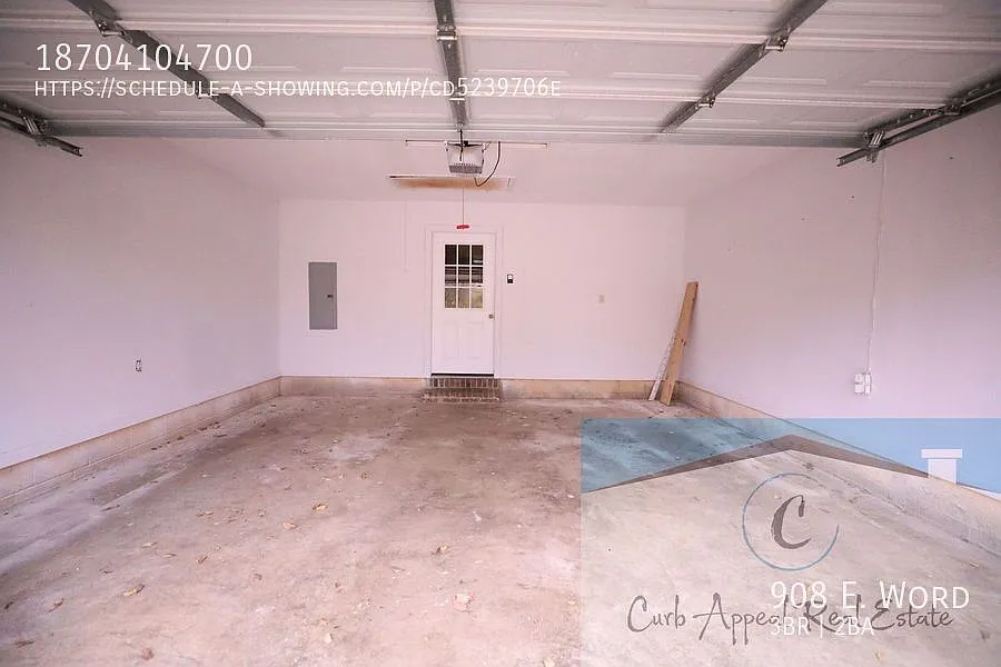 Beautiful 3 bedroom/2 bath home - Jonesboro — Photo 3