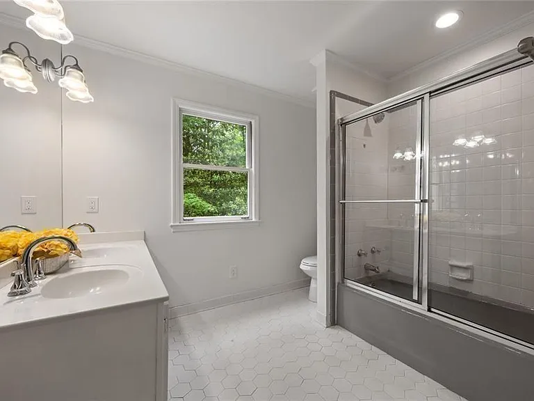 1260 Heards Ferry Rd — Photo 35