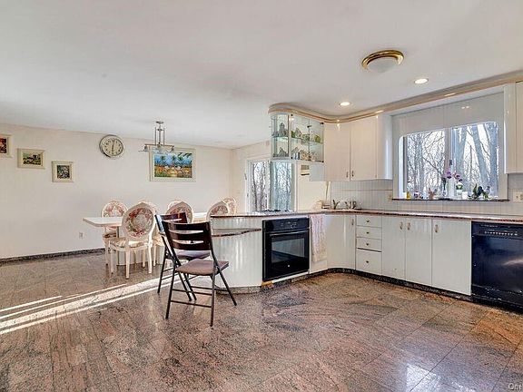 4th image of 267 Mountainview Dr