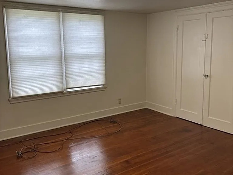 595 E Washington St — Photo 23
