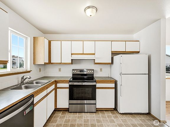 5th image of 4007 167th Street NE