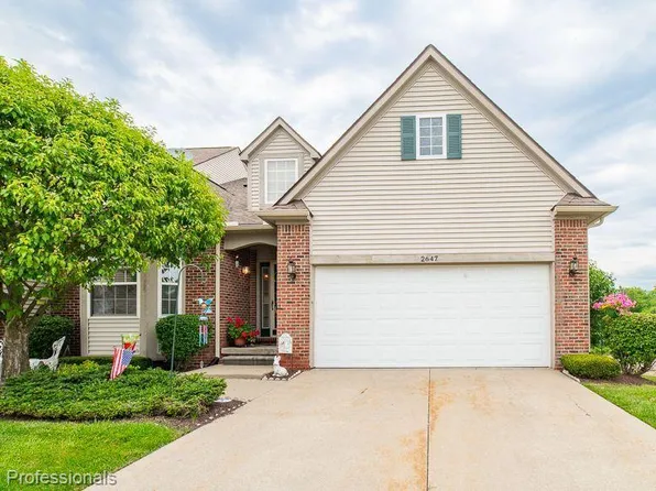 2647 Kerria Dr, Howell, MI 48855