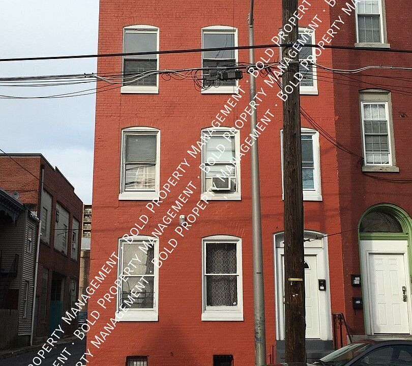 1st image of 827 Chestnut St APT 1
