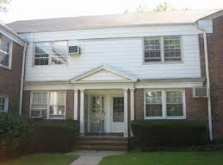 137 River Dr, Elmwood Park, NJ