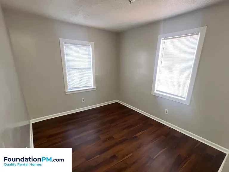 2292 Redwood Ave — Photo 9