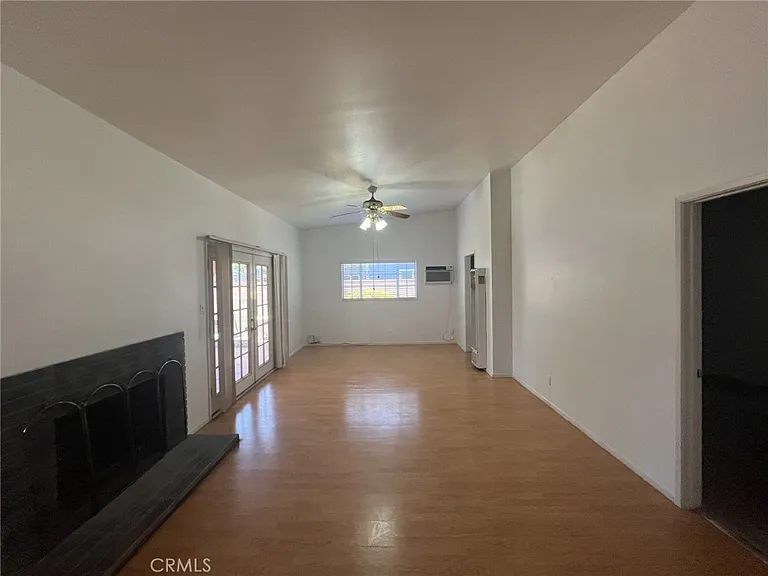 536 Sandsprings Dr — Photo 5