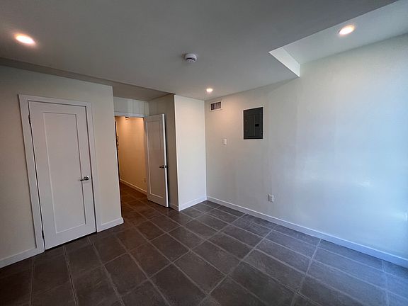 4th image of 1390 Bedford Ave #1