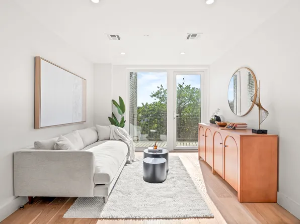 1173 Rogers Avenue image 2 of 12