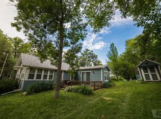 15299 Oakwood Ave, Clear Lake, IA 50428