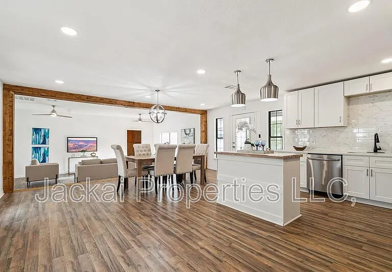 2038 Avon Dr — Photo 4