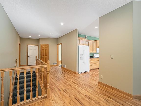 4th image of 21087 National St NE