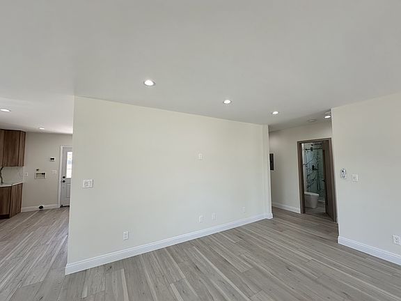 3rd image of 325 N Carvol Ave