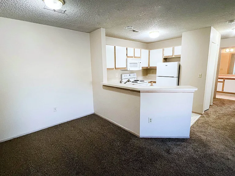 Eagle Crest Apartments — Photo 59