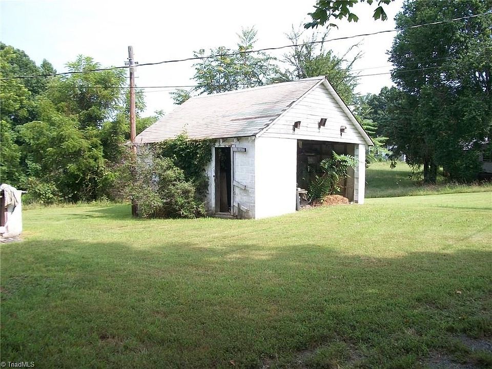 2nd image of 1384 Lincoln St