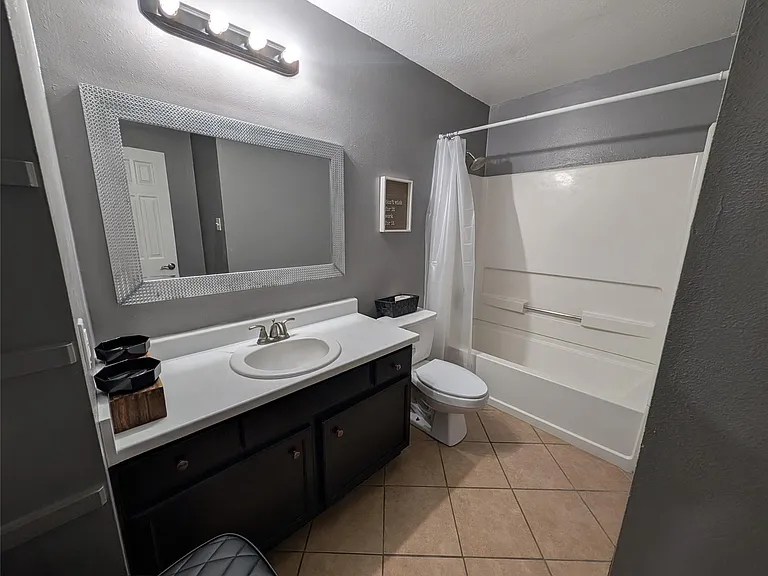 714 N Vista Dr — Photo 14