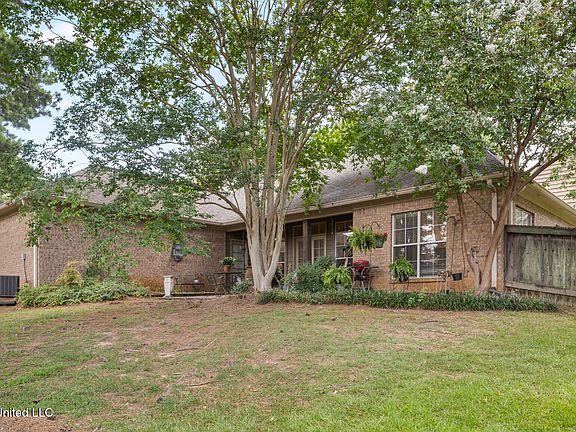 4th image of 1233 Woodberry Dr