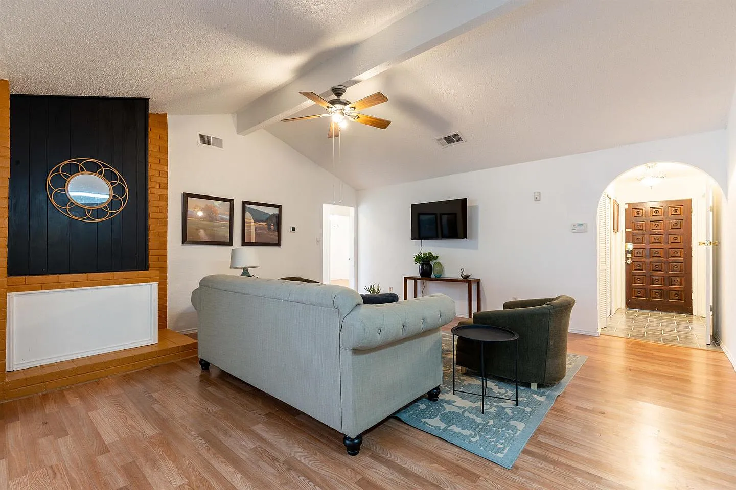 Stylish Arlington home with open-concept living — Photo 3